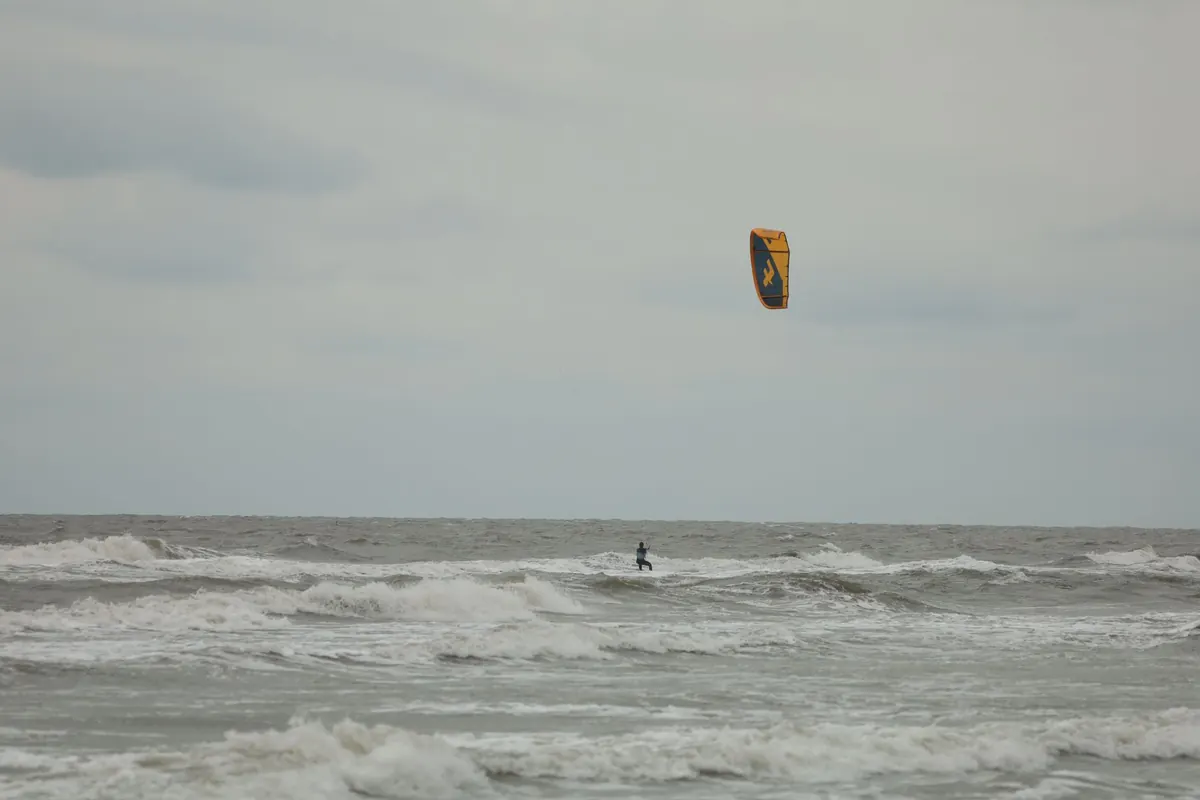 UK Kitesurfing Season: Month-by-Month Wind and Water Temperature Guide
